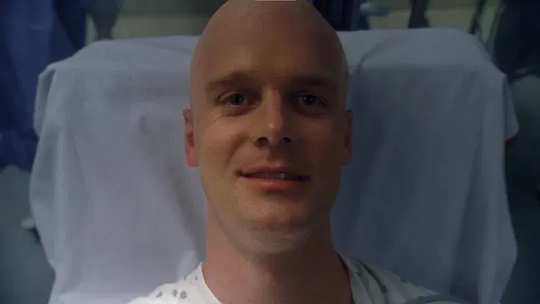 A dos metros bajo tierra - Fondo