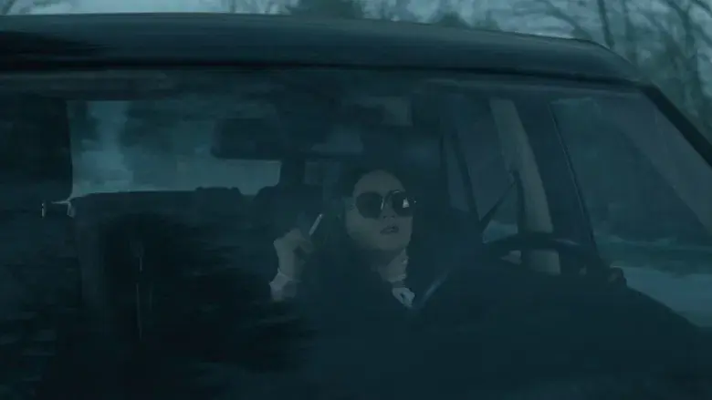 La huérfana: Primer asesinato - Fondo