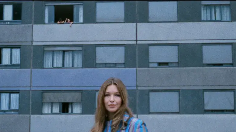 Dos o tres cosas que yo sé de ella - Fondo