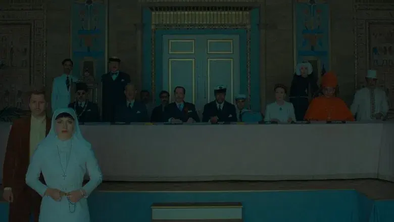 La trama fenicia - Fondo