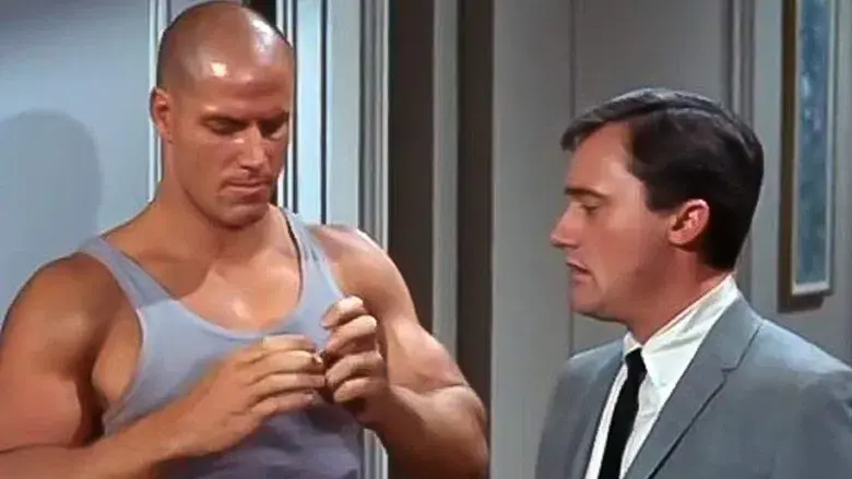 Un espía de más - Fondo