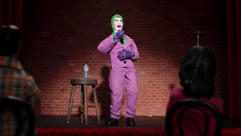 No, espera, lleva un bastón