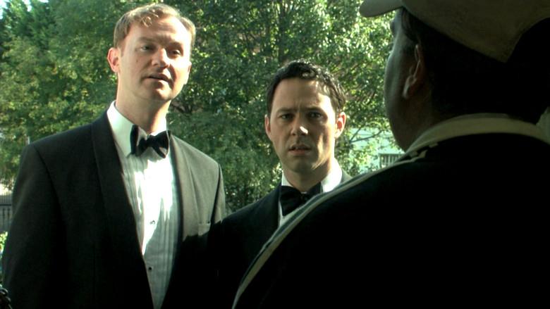 Tres locos andan sueltos - Fondo