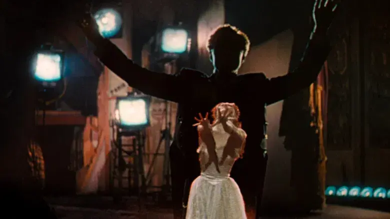 Las zapatillas rojas - Fondo