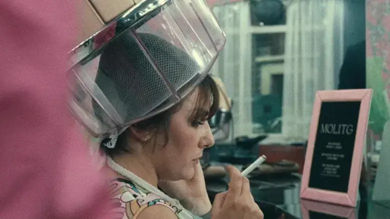 Dos o tres cosas que yo sé de ella - Fondo