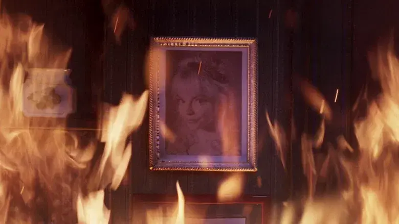 Última noche en el Soho - Fondo