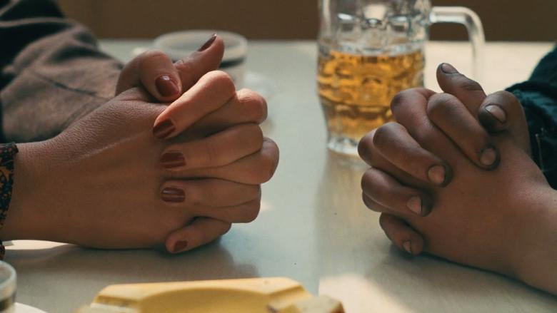 Sin techo ni ley - Fondo