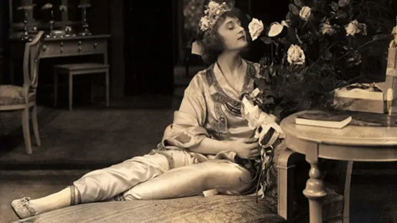 In Pursuit of Polly - Fondo