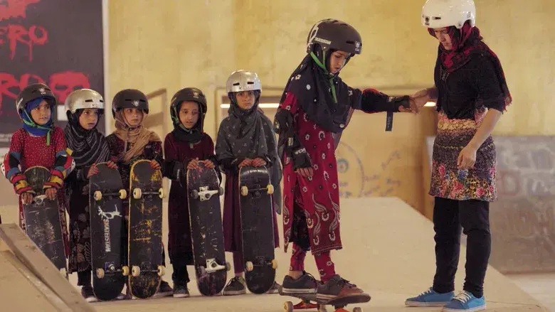 Learning to Skateboard in a Warzone (If You're a Girl) - Fondo