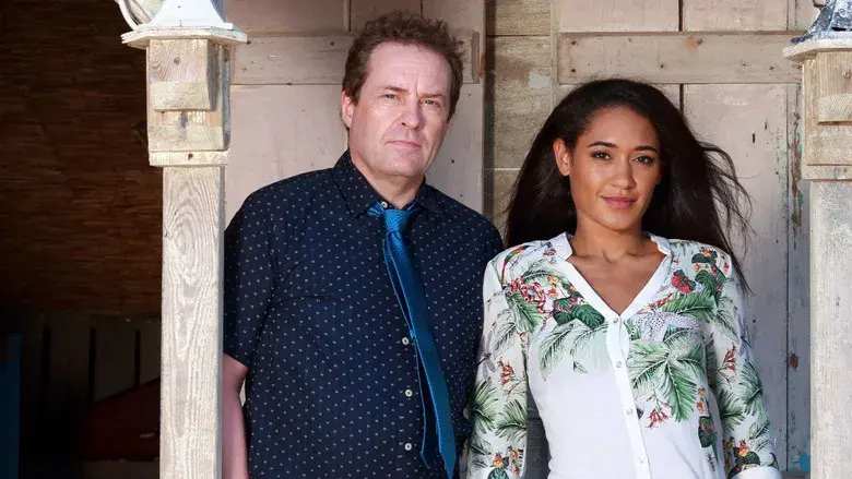 Crimen en el paraíso - Fondo