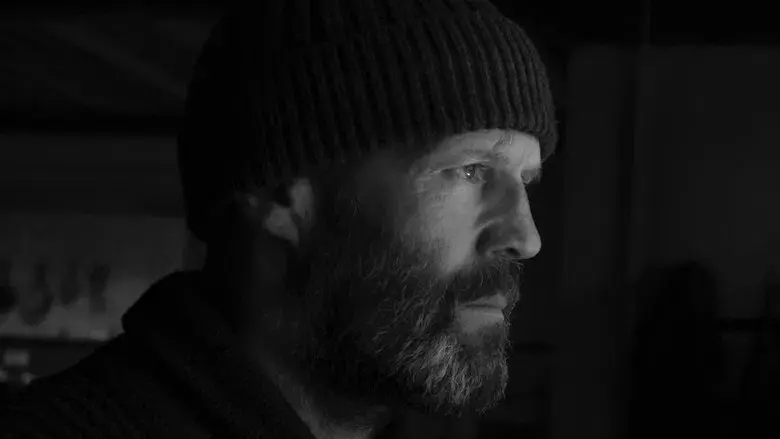 Shelter: El Protector - Fondo