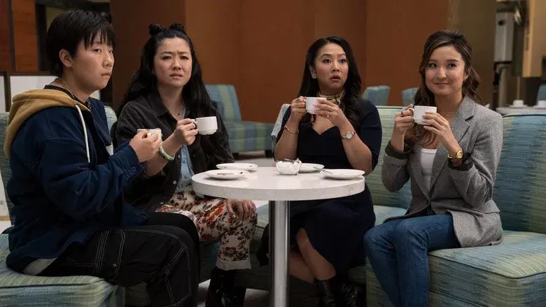 Locas en apuros - Fondo