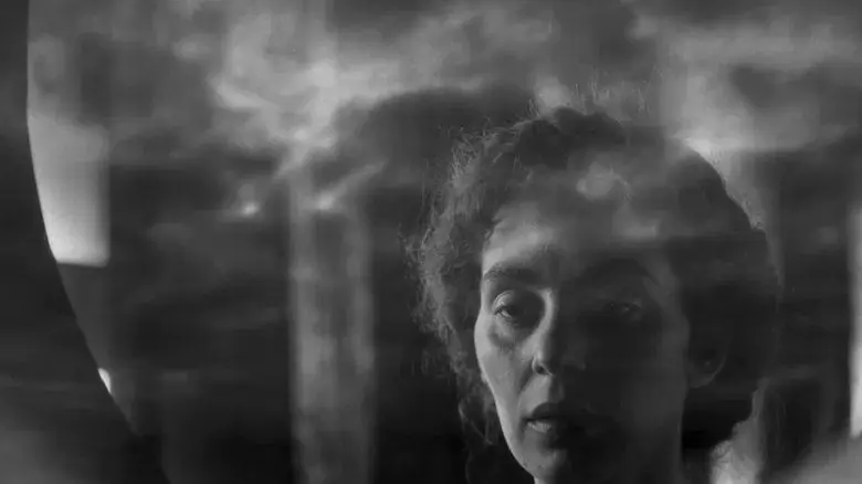 La chica de la aguja - Fondo