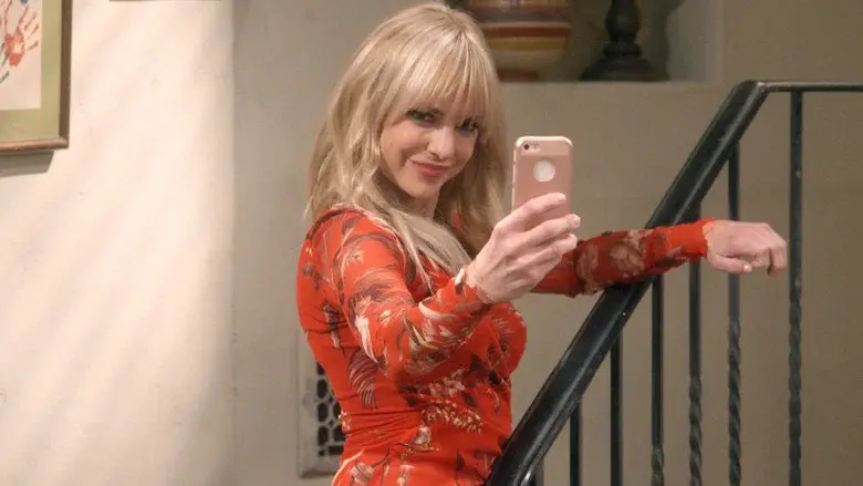 Un bol de tacos y una costurera gorda