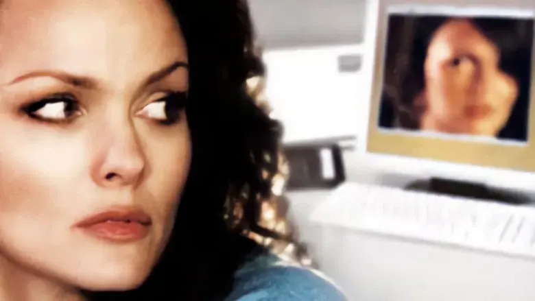 Mentiras en la red - Fondo