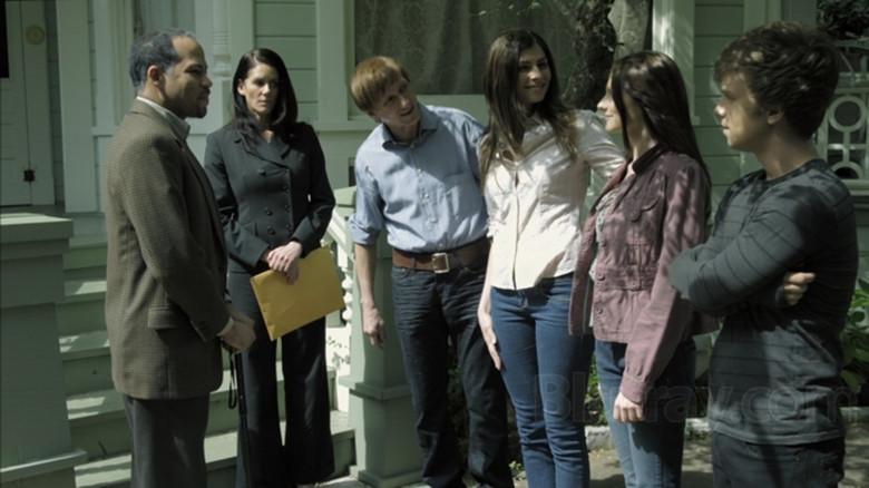 A Haunting in Salem - Fondo