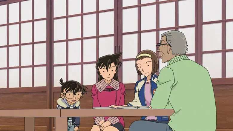 La puesta de sol en el campo de mandarinas