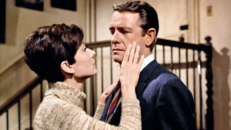 Sola en la oscuridad - Fondo