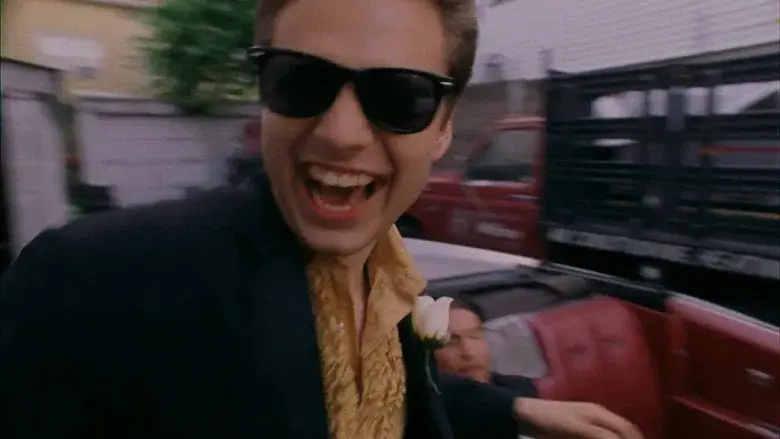 Tony n' Tina's Wedding - Fondo