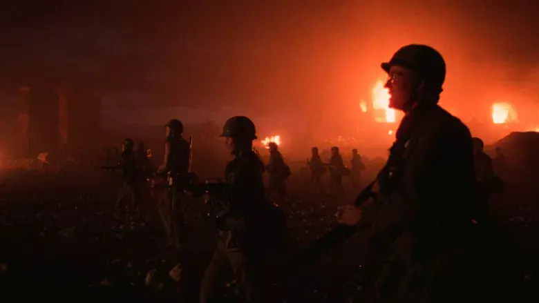 La chaqueta metálica - Fondo