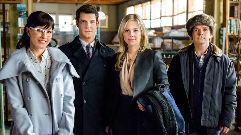 Signed, Sealed, Delivered: From Paris with Love - Fondo