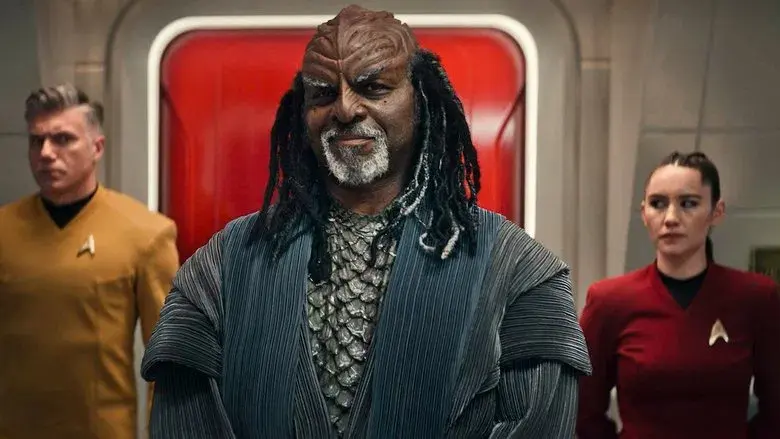 Bajo el velo de la guerra