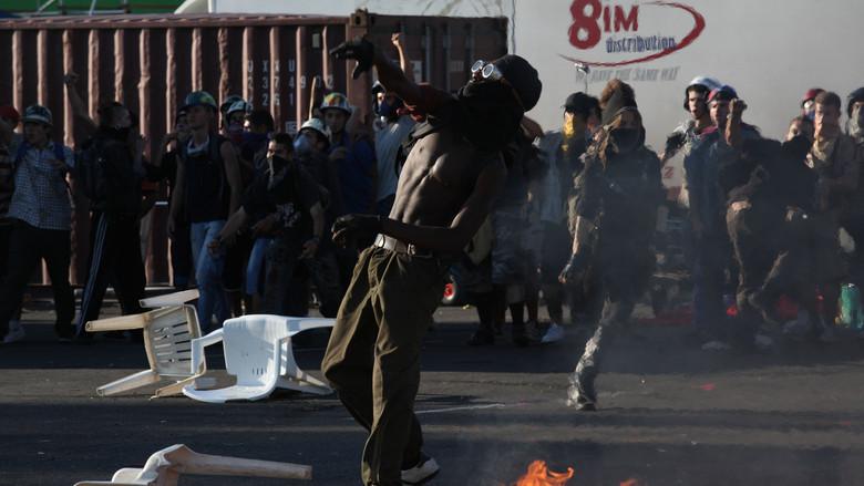 Diaz, no limpiéis esta sangre - Fondo