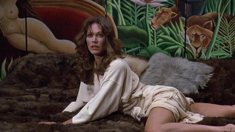 La bomba que desnuda - Fondo