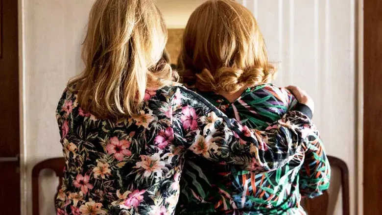 Las siamesas - Fondo