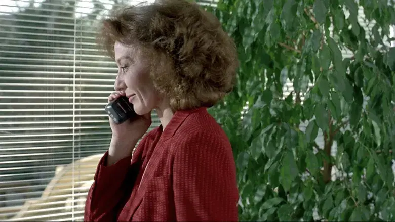 La flor de mi secreto - Fondo