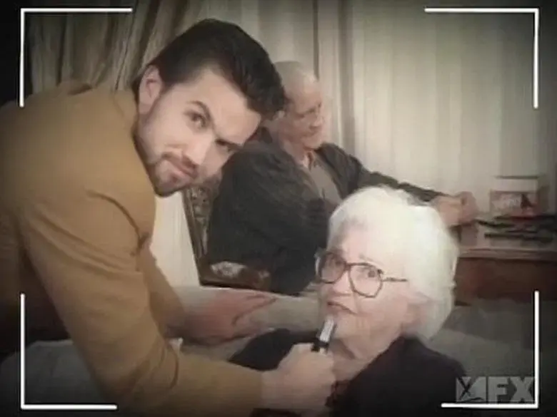 Frank quema a Sweet Dee