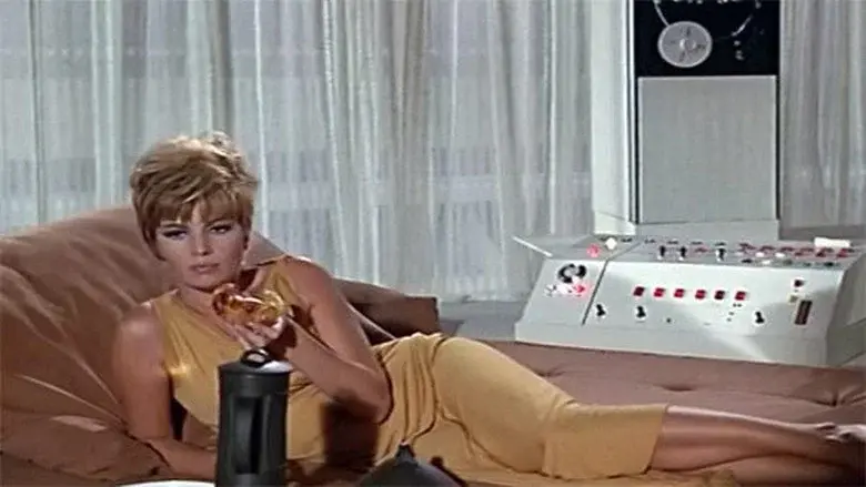 Modesty Blaise, superagente femenino - Fondo