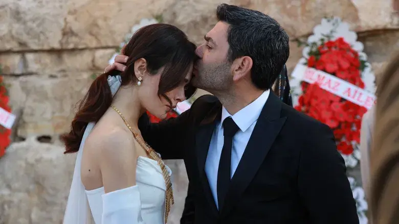 En Tierra Lejana - Fondo