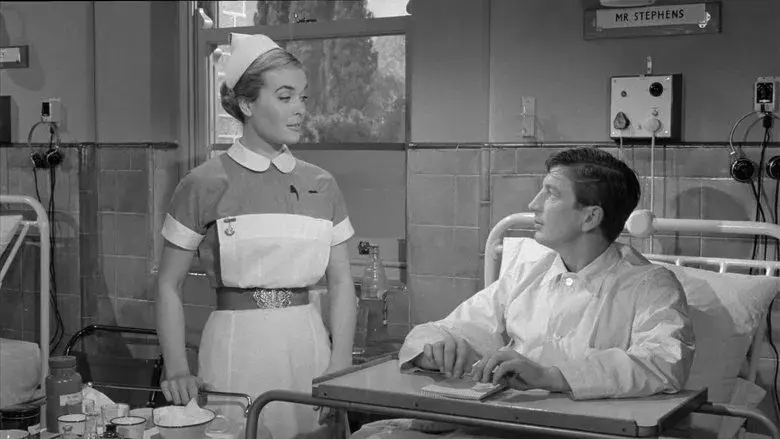 Carry On Nurse - Fondo