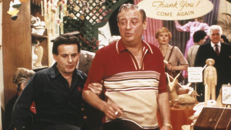 Quien tiene una suegra, tiene un tesoro - Fondo