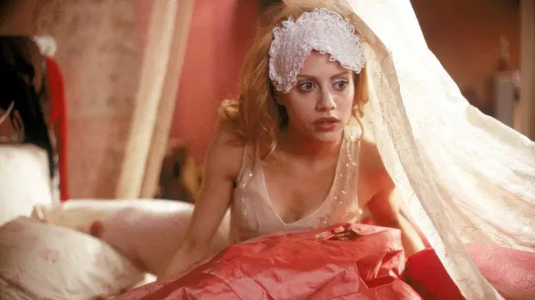 Niñera a la fuerza - Fondo