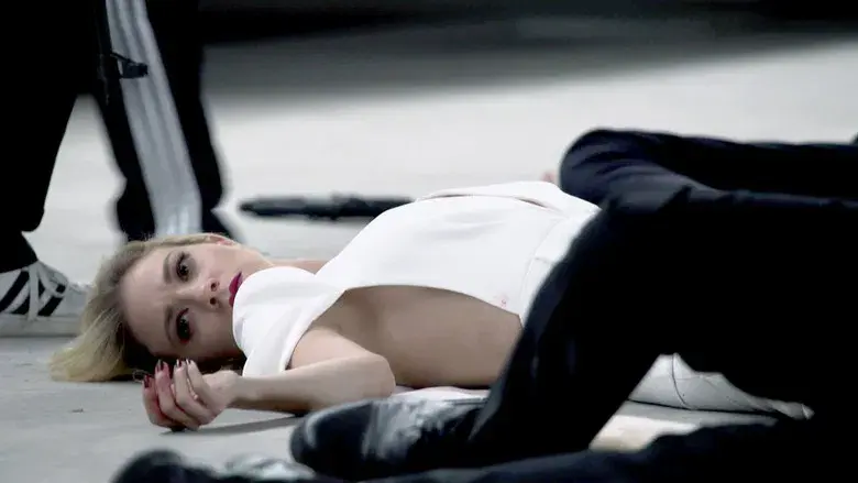 El Cabo mata a Mónica Robles y a la Felina