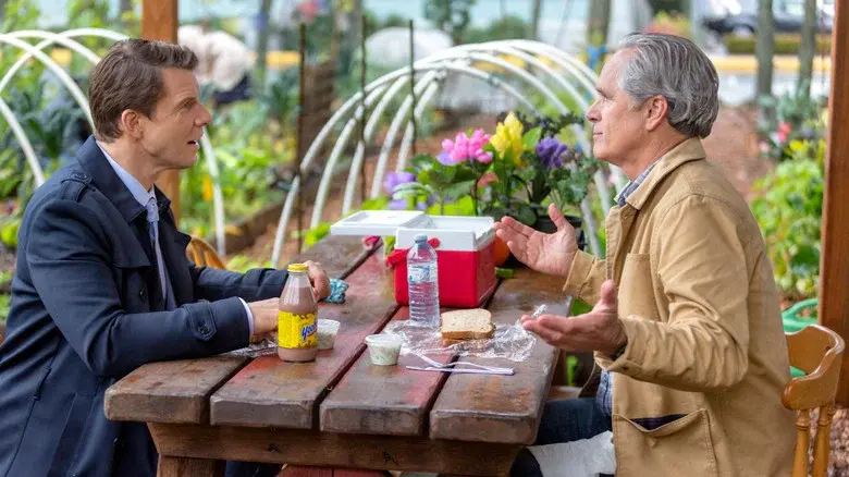 Signed, Sealed, Delivered: Higher Ground - Fondo