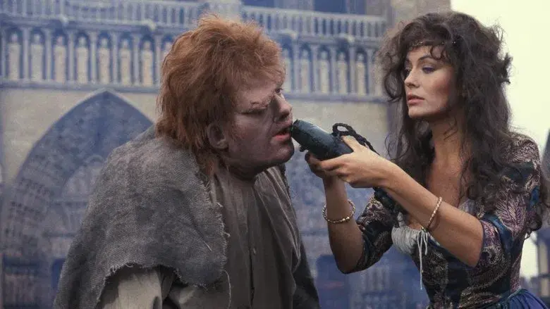 The Hunchback of Notre Dame - Fondo