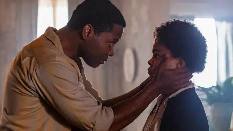 It: Bienvenidos a Derry - Fondo