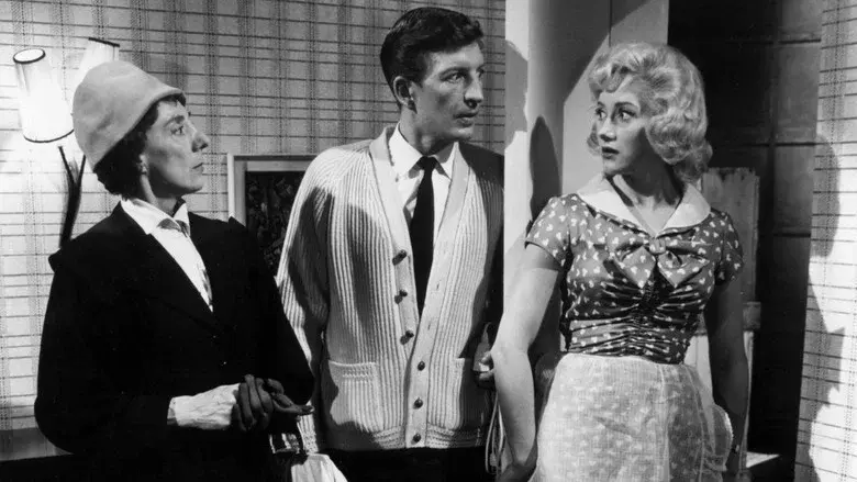 Carry On Regardless - Fondo