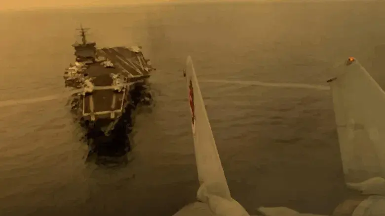 Top Gun: Ídolos del aire - Fondo