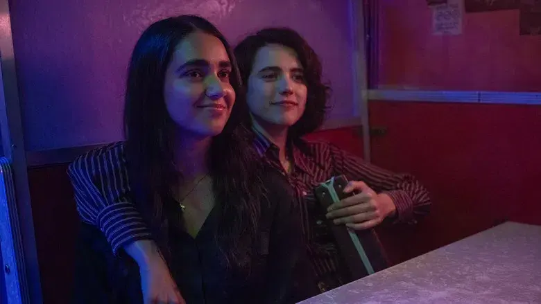 Dos chicas a la fuga - Fondo