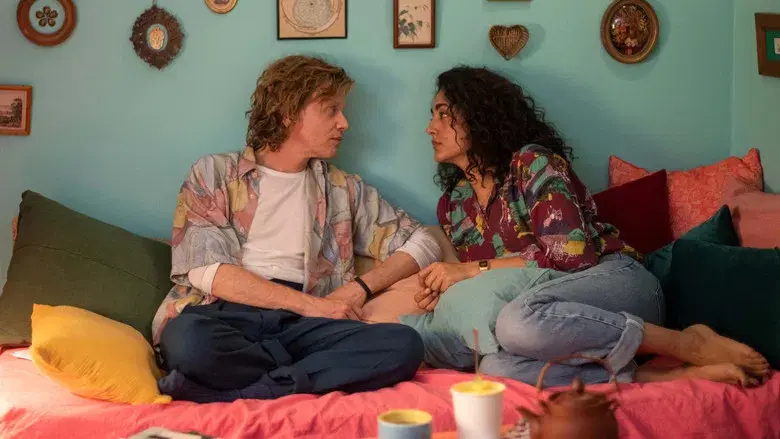 Una comedia romántica - Fondo