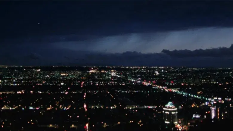 Kiss Kiss Bang Bang - Fondo