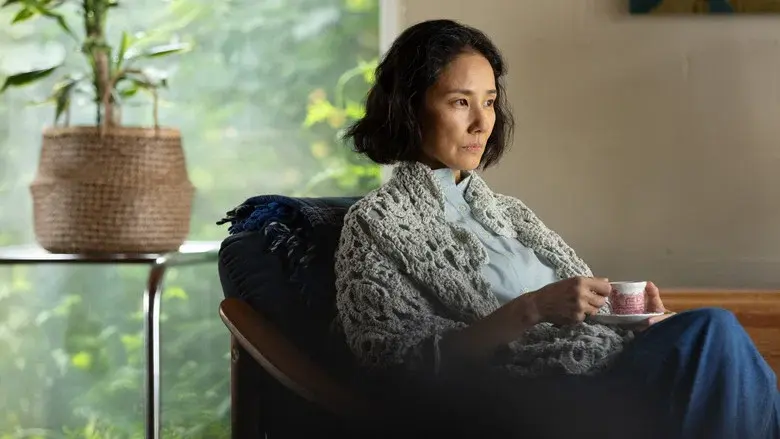 Pálida luz en las colinas - Fondo