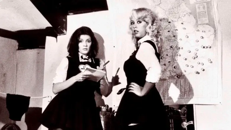 The Wildcats of St Trinian's - Fondo