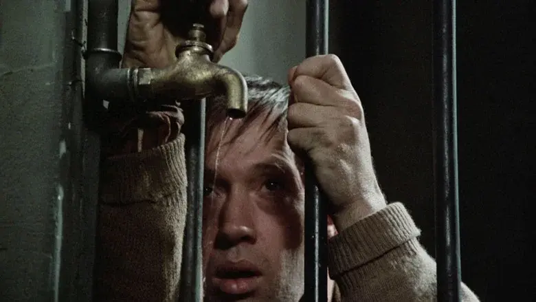 El huevo de la serpiente - Fondo