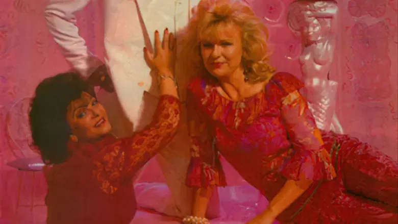 Brazen Hussies - Fondo