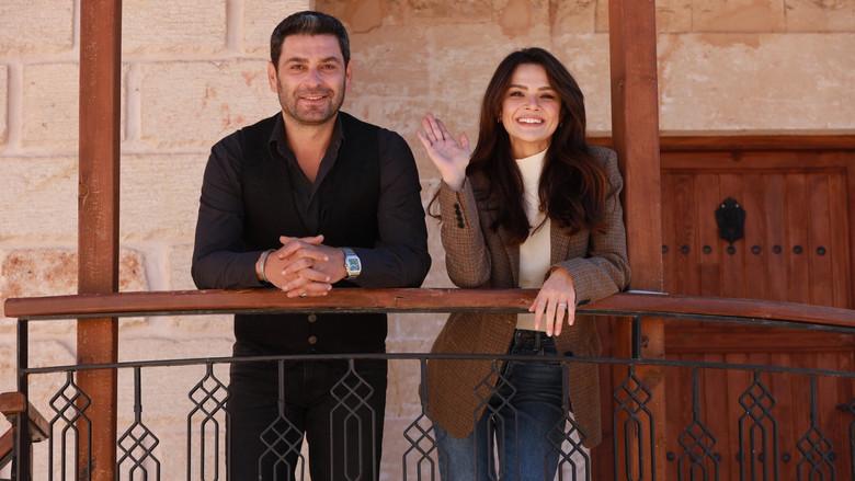 En Tierra Lejana - Fondo